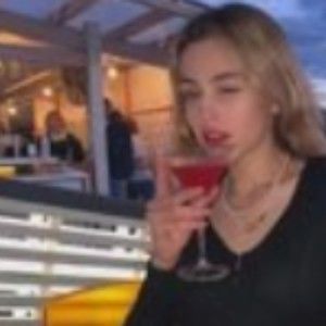 Meet your Posher, Claudia